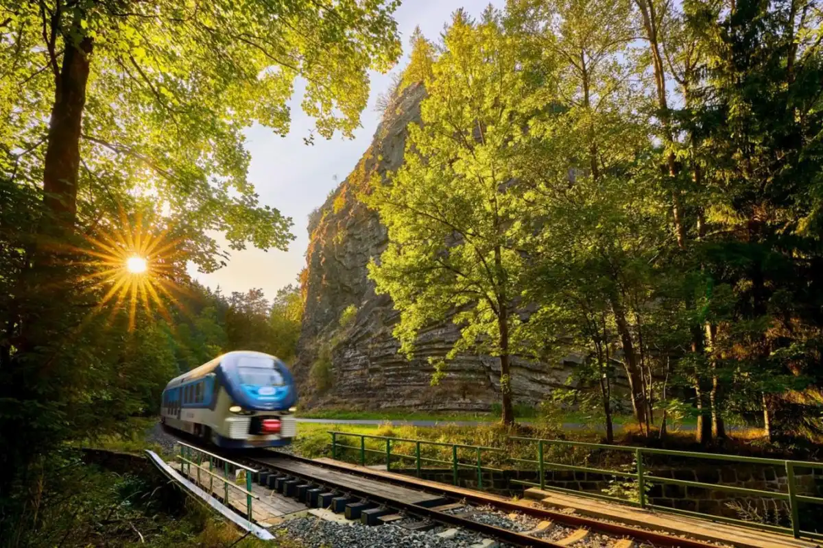 Train passing through the Elbe River canyon
