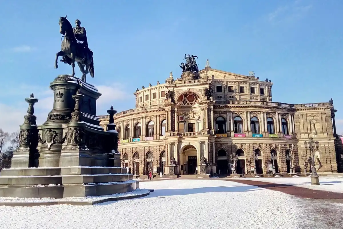 Sightseeing Transfer: Prague to Dresden