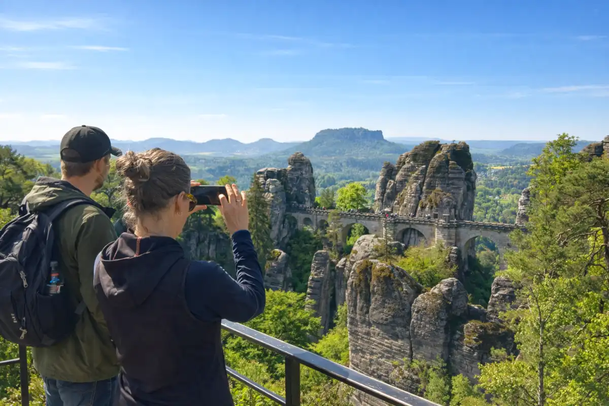 Most Bastei v nedalekém Saském Švýcarsku