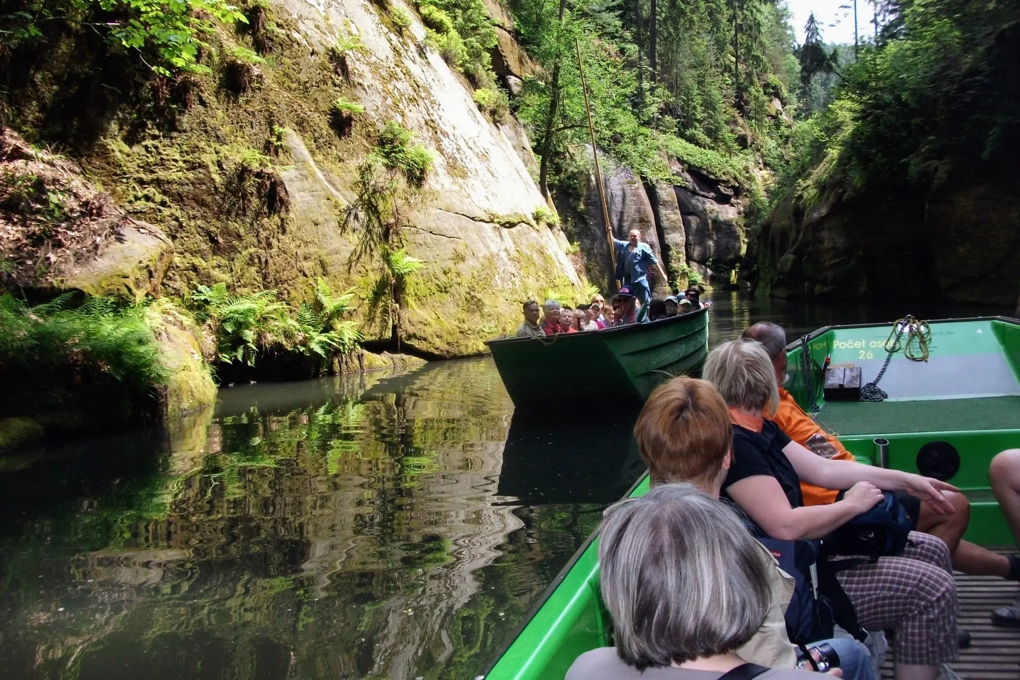 Plavba lodí v soutěskách řeky Kamenice