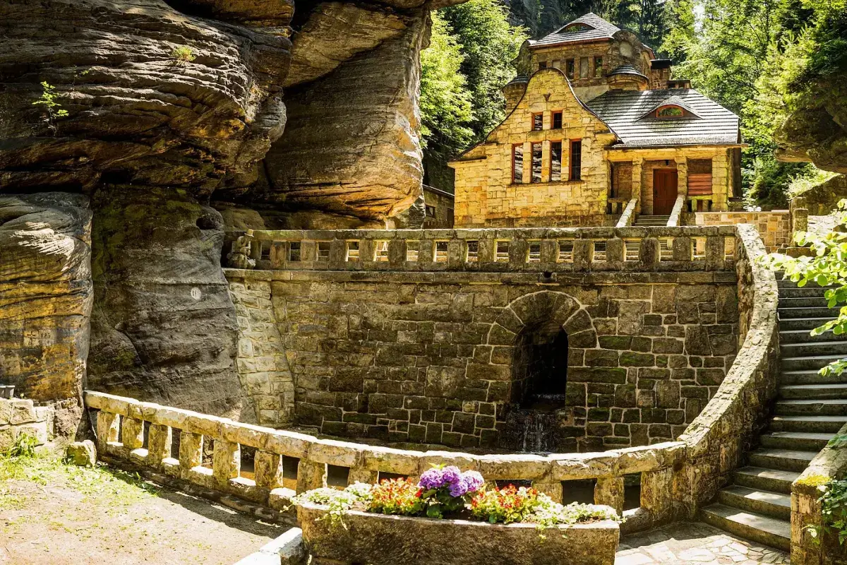 Budova Staré plynárny ve Hřensku