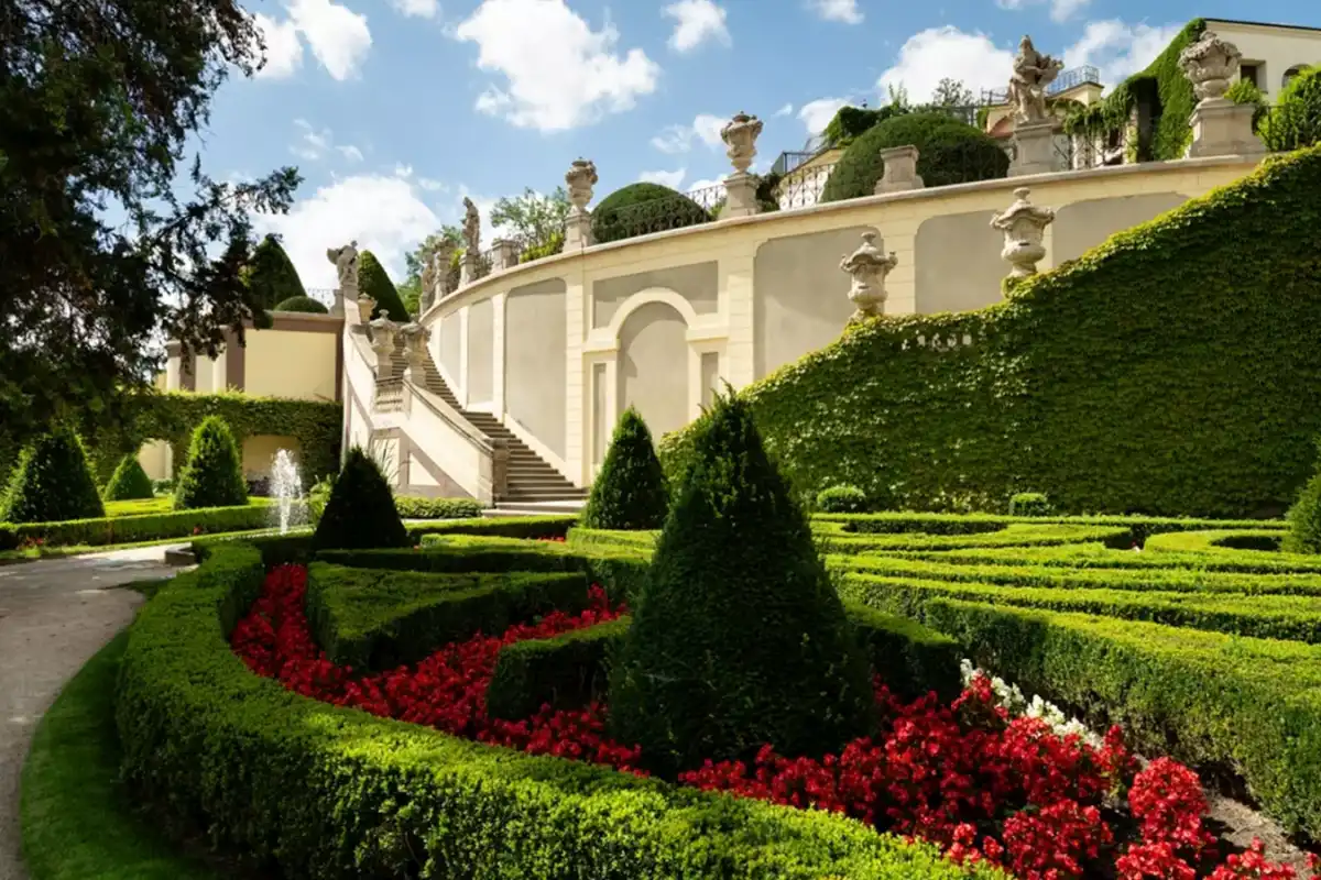 Terasovitá Vrtbovská zahrada v Praze